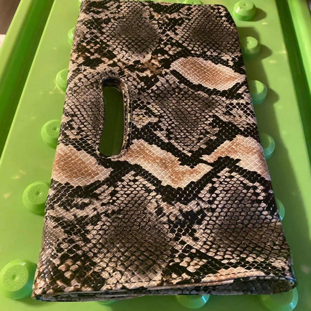 Leopard Clutch.